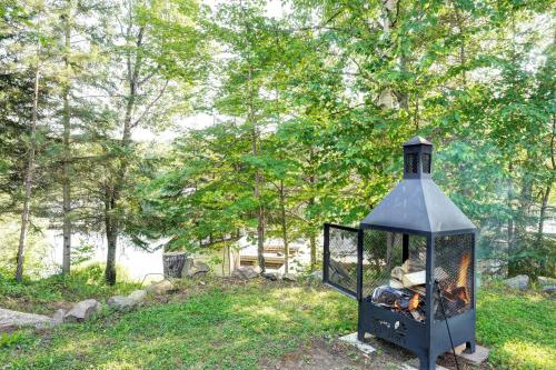 Glamping chalet on campsite Boat Lac Naviguable in Saint-Michel-Des-Saints