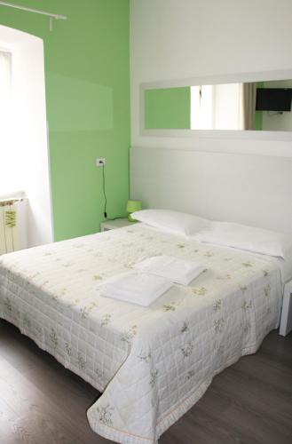 Double Room with Private Bathroom room in Smart Rooms