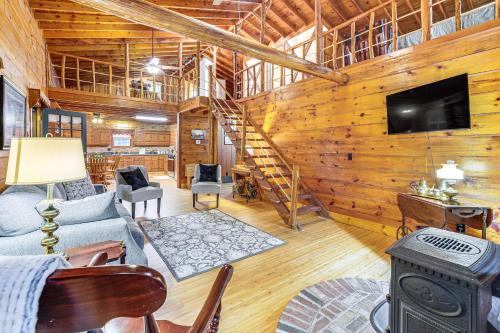 Secluded Lodge Stay: Day Trip to Audra State Park! in Roanoke (WV)