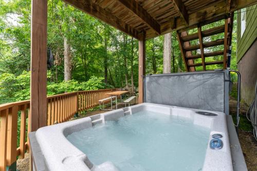 Turkey Hollow with a one of a kind view in South Pittsburg (TN)