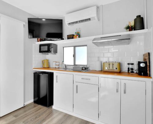 Diggers rest self contained tiny home with wifi in Sunbury