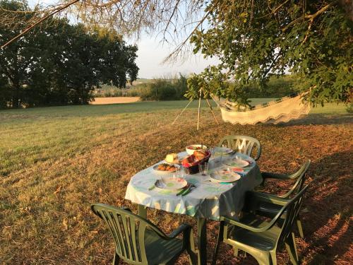 Mirelaure, Havre convivial au cœur de 32 hectares gîte à louer Sainte-Christie