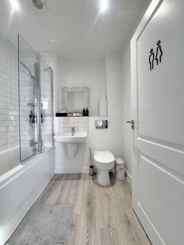 Eden Gateway full equipment brand new bright and modern En-suite Double bedroom - room 3 near city centre, Birmingham (photo 3)