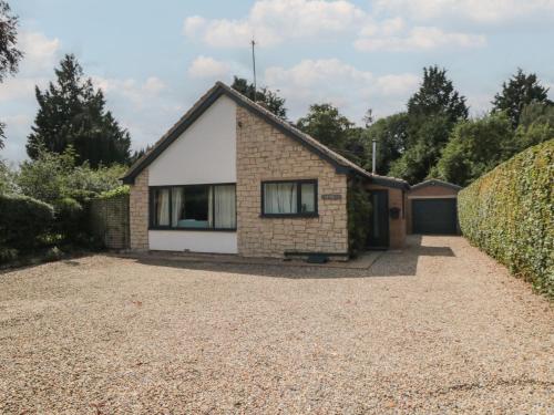 Lawnswood - image 3