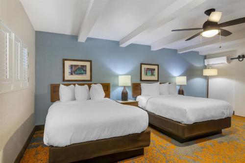 2 queen beds