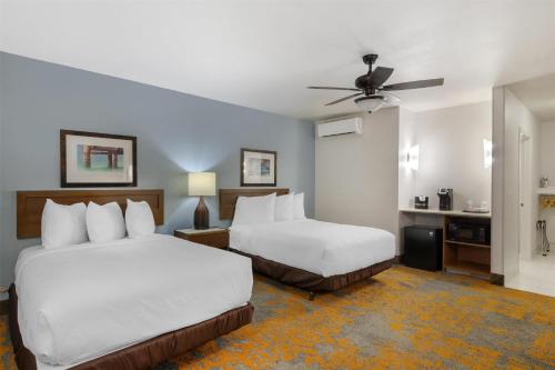 2 double beds