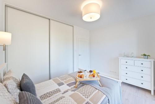 One-Bedroom Apartment image 2