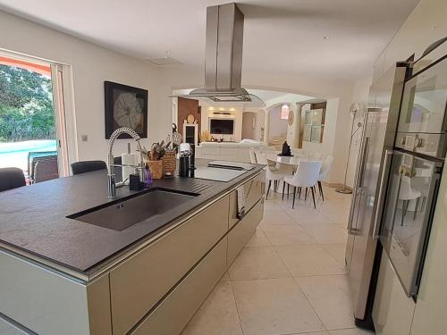 Superbe villa avec piscine privee a Frejus - FR-1-466A-56 in Bellevue