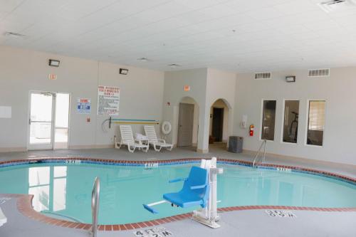 Comfort Suites Texarkana - image 13