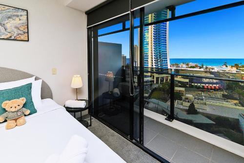Luxury One Bedroom Apartment Plus Study with Ocean Views image 10