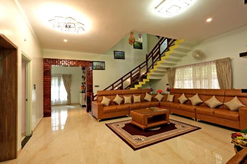 Hoovinamane Homestay - 5BH, Full Villa, Home Food, Estate in Agani