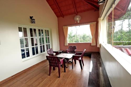 Hoovinamane Homestay - 5BH, Full Villa, Home Food, Estate in Agani
