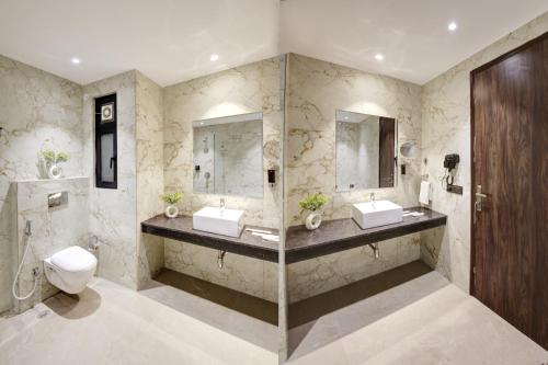 room detail thumbnail 2