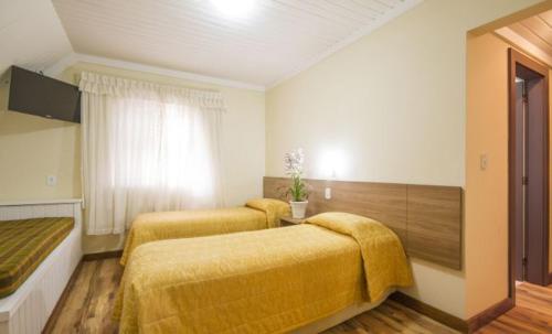 Double or Twin Room image 7
