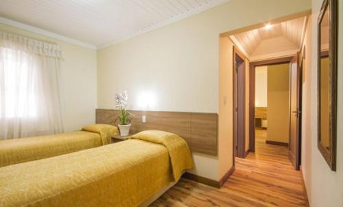 Double or Twin Room image 6