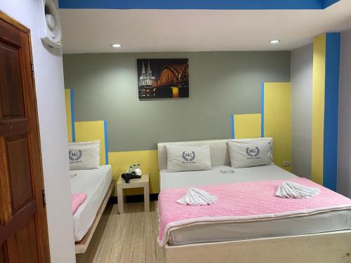 room detail thumbnail 1