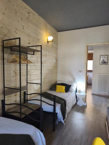 3 bedrooms, 4 beds
