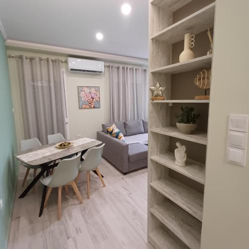 Central Modern Living Apartment 2 in 埃萊夫塞魯波利