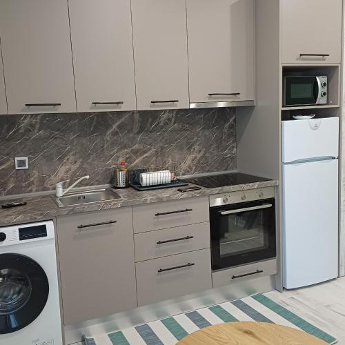 Central Modern Living Apartment 2 in 埃萊夫塞魯波利