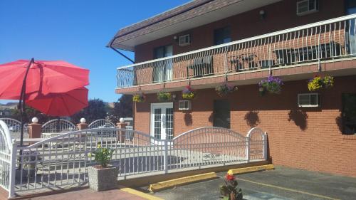 Canadas Best Value Inn & Suites-Vernon