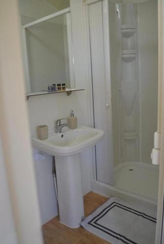 3SYS Apartment 401 in Kalliteros