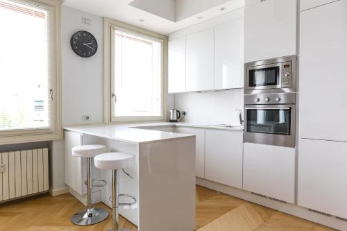 Riverside Apartment - image 9