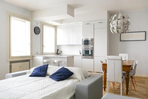 Riverside Apartment - image 11