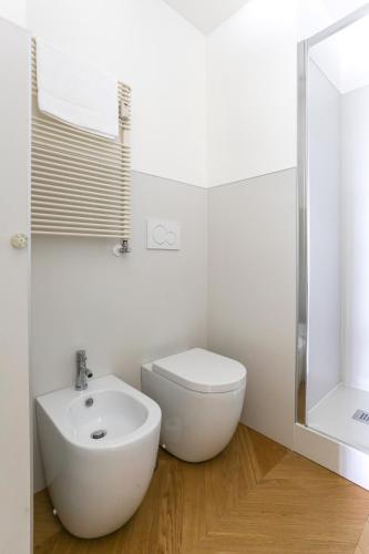 Riverside Apartment - image 13