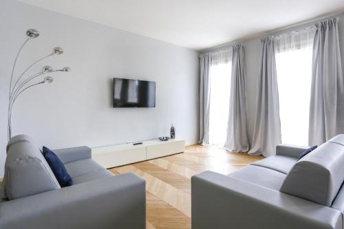 Riverside Apartment - image 10