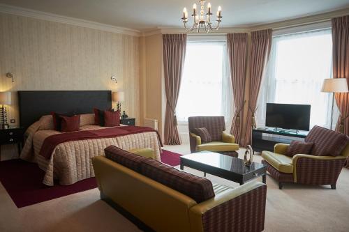 room detail thumbnail 2