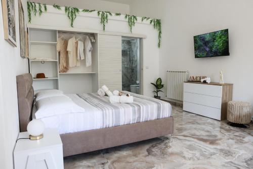 Raffinata Suite La Luna con giardino nel centro Lecce - Free Parking - WiFi near Bar Pizzeria Molokai