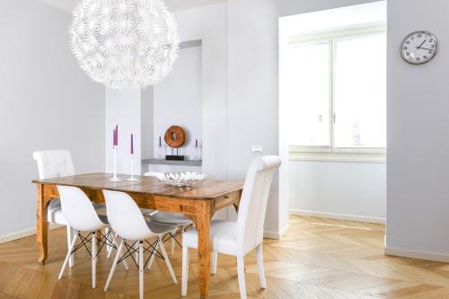 Riverside Apartment - image 12