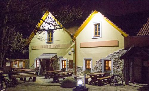 Restaurace & Penzion U Tří Jasanů, Znojmo (photo 5)