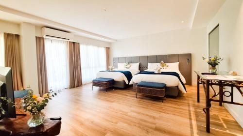 2 double beds