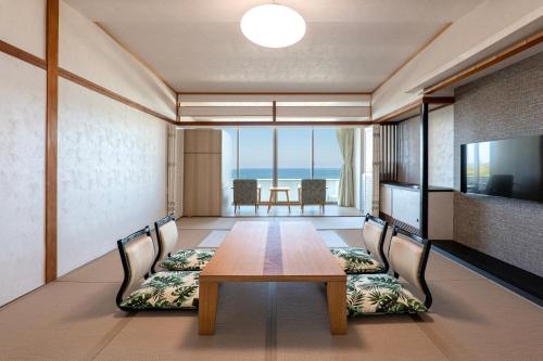 room detail thumbnail 1