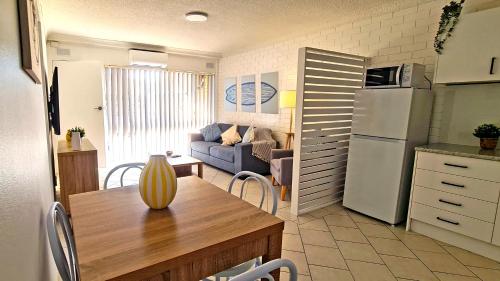 85 on First - Sawtell Apartments, Сотелл