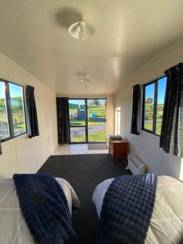 Waitomo Farmstay - Fantail Cabin 6 in Hangatiki