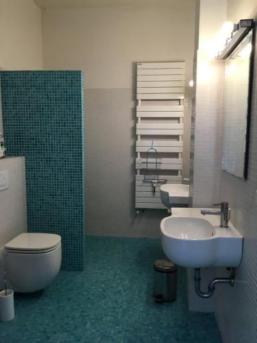 chambre avec SDB privative et vue sur jardin in Су