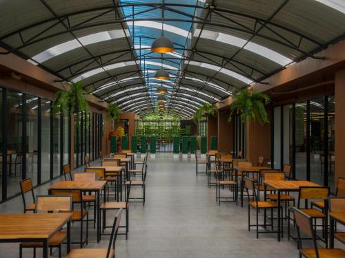 ไอแชปเตอร์ สุวรรณภูมิ (iChapter Suvarnabhumi) near กรีนแวลเลย์ คันทรีคลับ