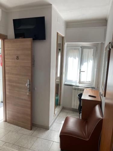 Single Room image 3