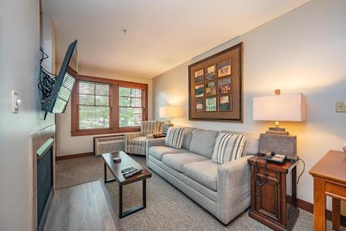 A115 One Bedroom Lake View in Oakland, USA