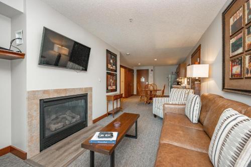 A117 One Bedroom Lake View thumb 4