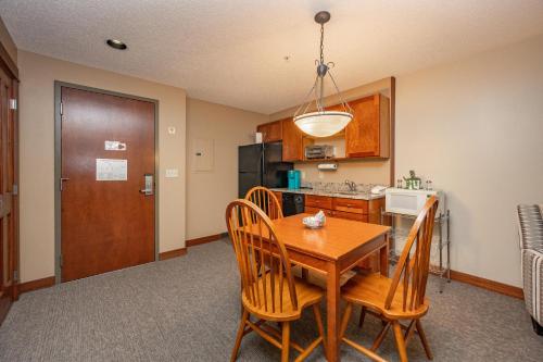 B105 One Bedroom Lake View detail