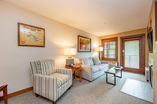 B205 One Bedroom Lake View in Oakland, USA