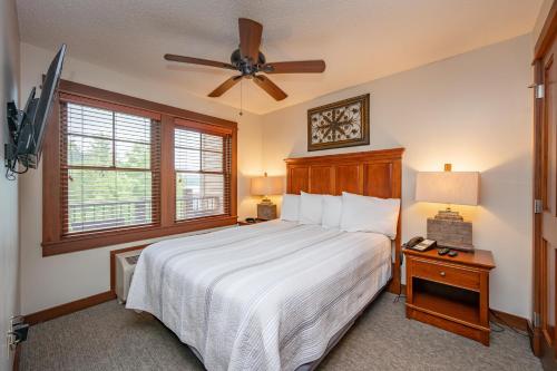 A215 One Bedroom Lake View in Oakland, USA