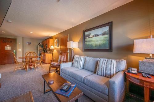 A211 One Bedroom Lake View - Tap to explore photos