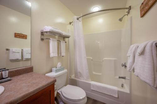 A211 One Bedroom Lake View - Tap to explore photos