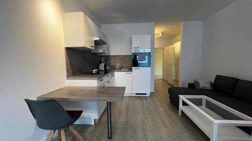 Blue Riverside Apartments 4