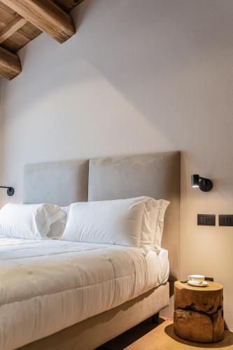 Deluxe Room image 7