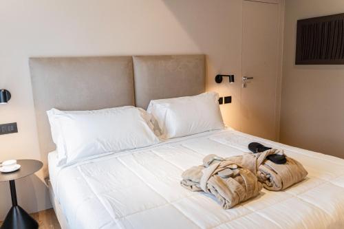 Deluxe Room image 6